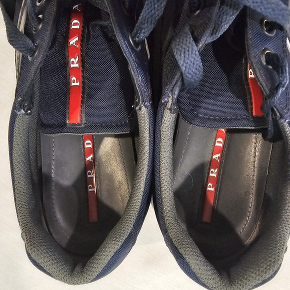 PRADA - Picture 4 of 8